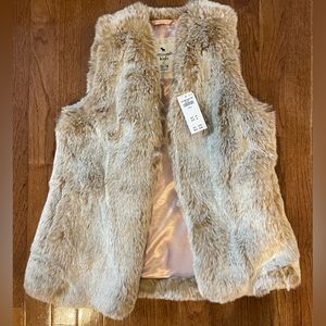 Abercrombie kids Girls new NWT faux fur vest size 13/14